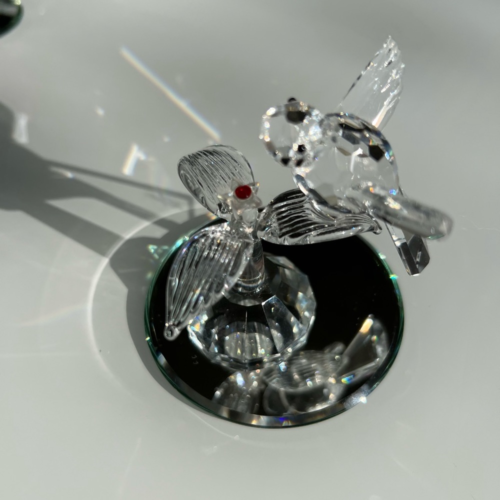 Crystal hummingbird with stand mirror